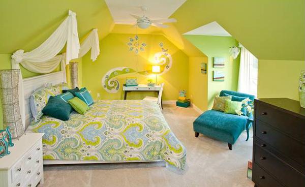 Dormitoare amenajate in nuante de galben si verde