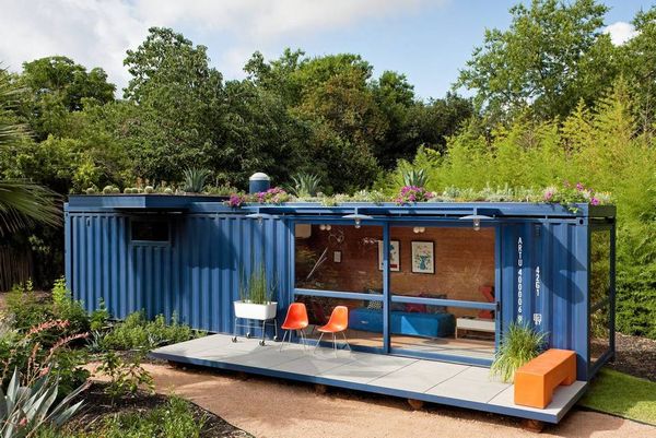 Cum sa transformi un container intr-o casa de vacanta moderna - Galerie foto