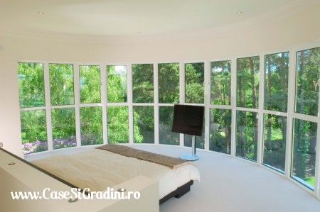 Justin`s house M000084