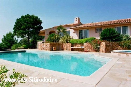 Casa in stil mediteranean cu piscina