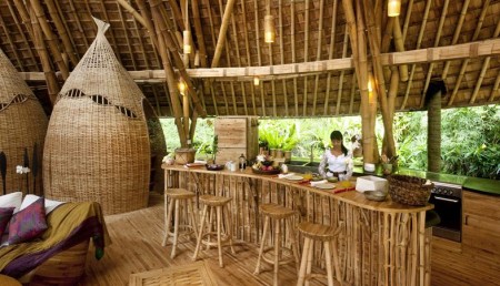 Bar realizat din lemn de bambus