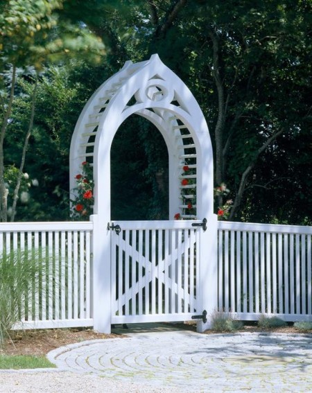 Gard si poarta decorativa din lemn pentru gradina