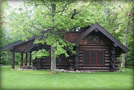 Cabana din lemn masiv, fermecatoare, situata intr-un cadru natural deosebit