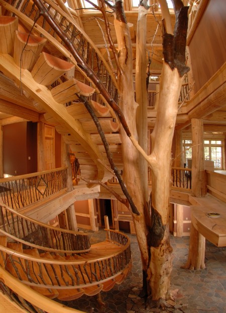 Scara interioara din lemn