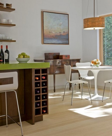 Sufragerie moderna cu o mica vinoteca