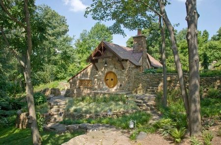 Casa hobbit piatra