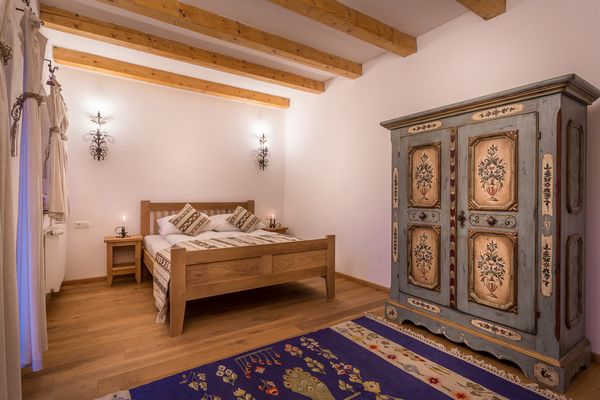 Idei pentru un stil rustic rafinat in mobilarea si decorarea dormitorului