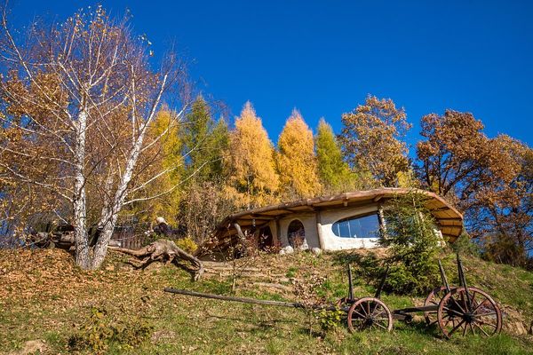 Casa ecologica ieftina, cu 2 dormitoare, construita in deplina comuniune cu natura