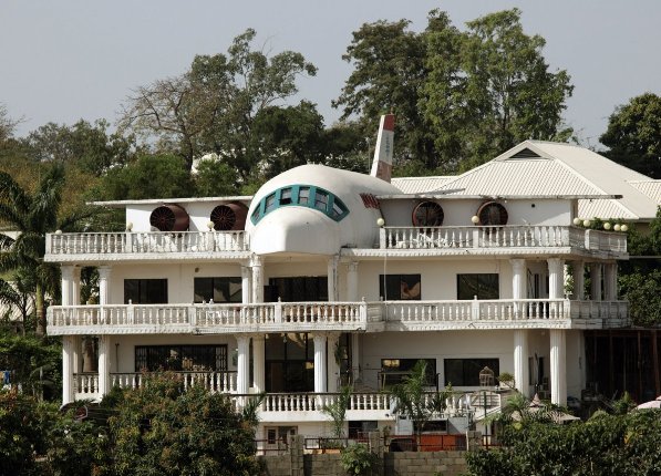 Casa din Nigeria care parca incorporeaza un avion