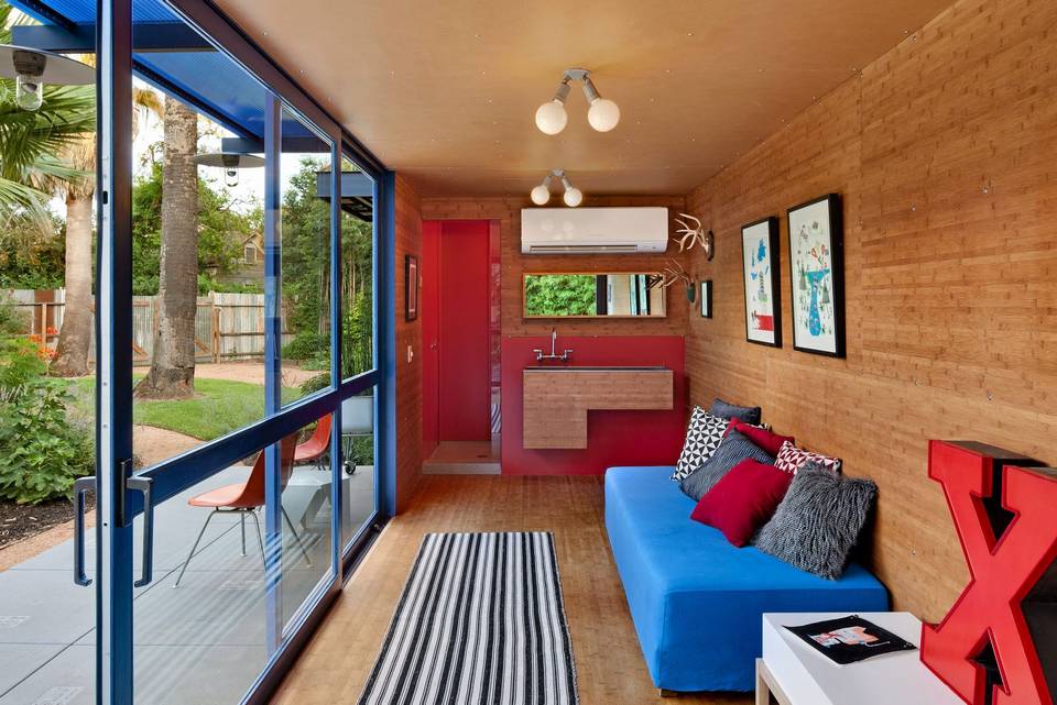 Living casa intr-un container