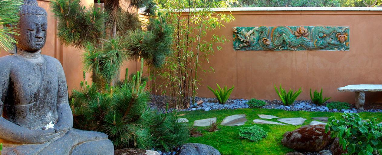 Gradina decorata cu motive asiatice