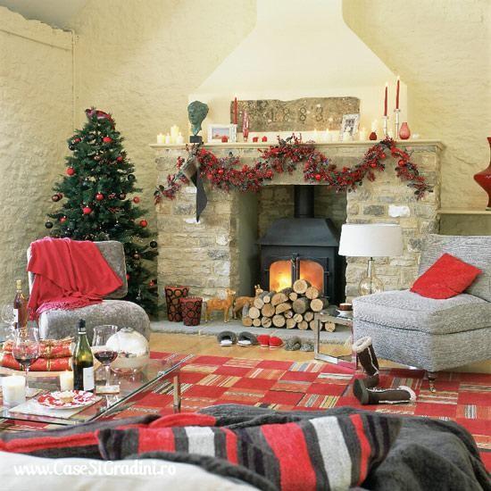 Living decorat pentru Craciun