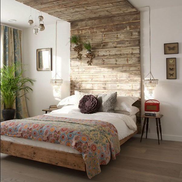 Pat rustic si panou decorativ din scanduri antichizate