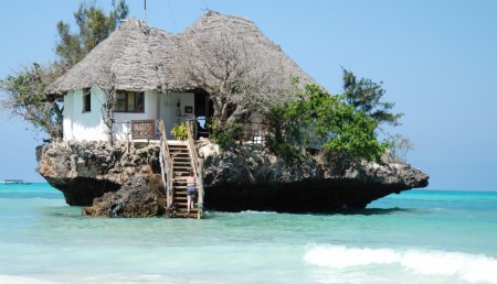 Poze Constructii celebre - restaurantul-the-rock-zanzibar-tanzania.jpg