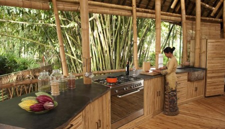 Bucatarie casa din bambus