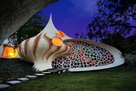 Fatada spectaculoasa a Casei Nautilus