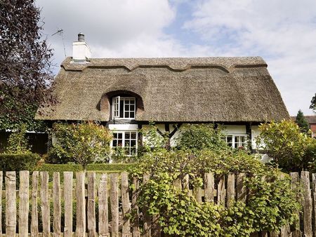 Cottage traditional cu acoperid din stuf