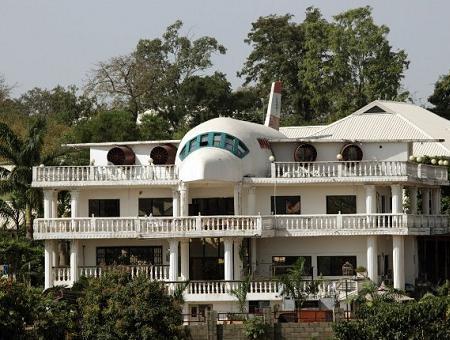 Casa din Nigeria care parca incorporeaza un avion