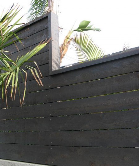 Gard din lemn cu un design modern