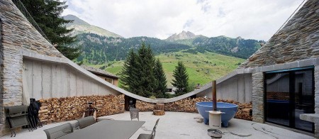 Terasa semicirculara casa de vacanta in Alpi