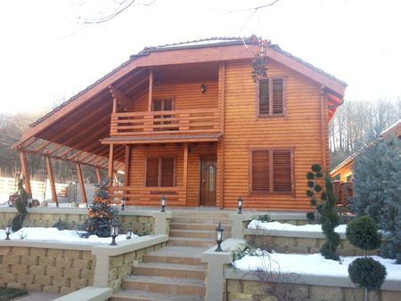 Casa din lemn masiv