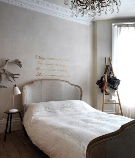 Dormitor decorat in stilul shabby chic
