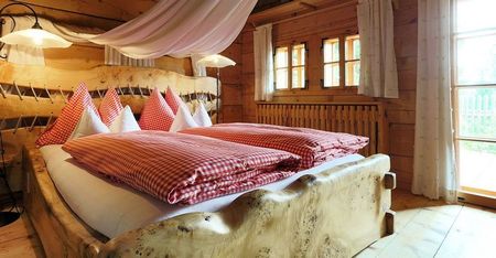Dormitor rustic din lemn masiv