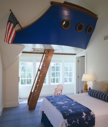 Barca in camera unui baietel