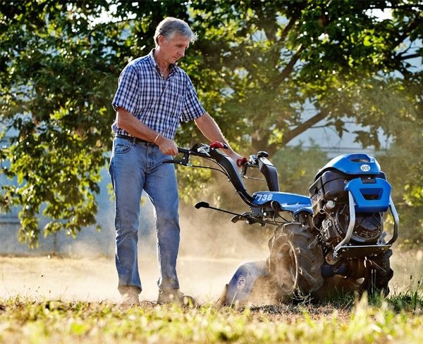 Ce accesorii se pot atasa la un motocultor