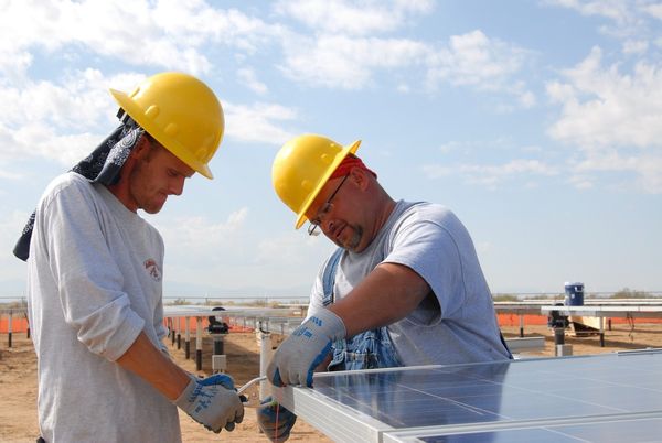 Panouri solare presurizate vs. panouri nepresurizate. Aspecte pe care trebuie sa le cunosti pentru o alegere eficienta!