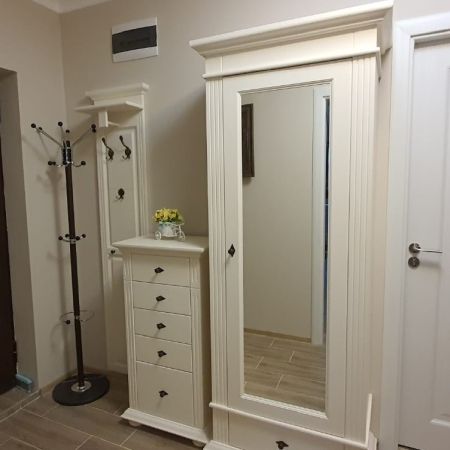 Cum sa amenajezi holul de la intrare. Ce piese de mobilier nu trebuie sa lipseasca pentru un spatiu elegant si functional?