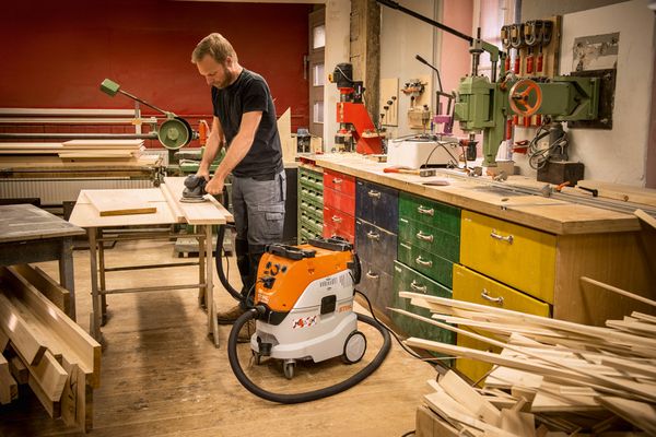 Aspirator profesional STIHL