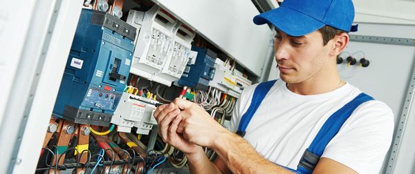 5 beneficii majore ale serviciilor de automatizari porti, tablouri electrice si alte echipamente