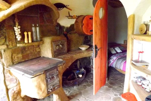 Detaliu bucatarie casa ecologica 