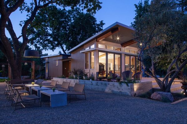 Casa moderna cu doua dormitoare - imagini interioare si exterioare + proiect