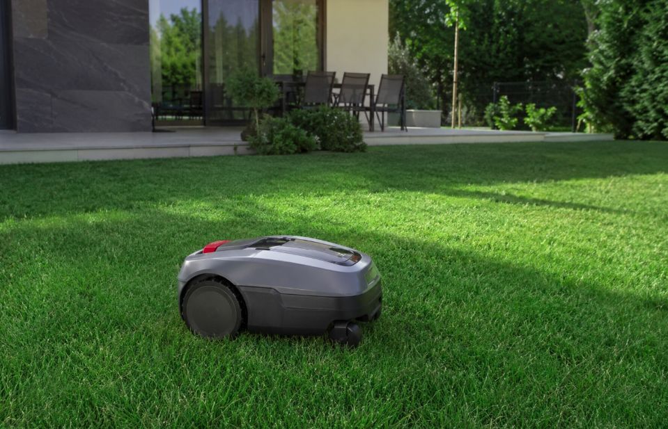 Robot tuns iarba