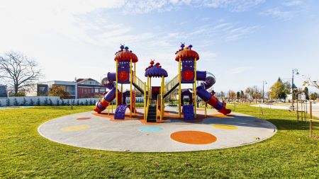 De la asfalt la tartan: cum se schimba experienta pe terenurile de joaca?