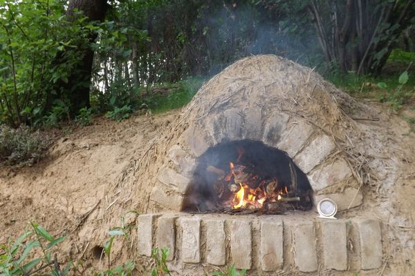 Cuptor din lut in gradina