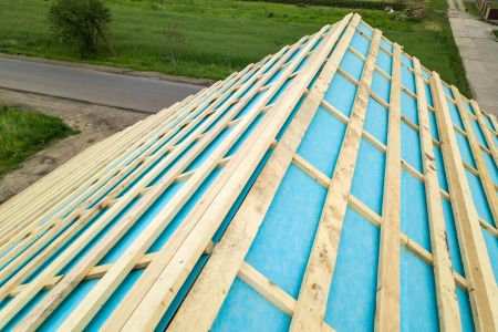 Folie anticondens: Solutia ideala pentru prevenirea condensului in acoperisuri