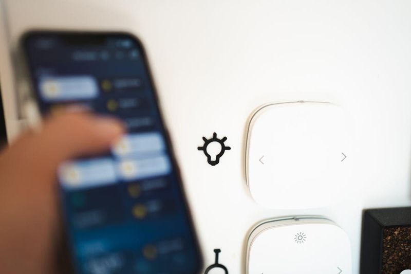Intrerupatoare touchscreen