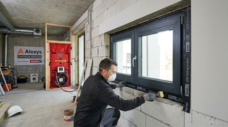 Testul Blower Door si rostul tamplariei: unde se pierde, de fapt, etanseitatea unei cladiri nZEB