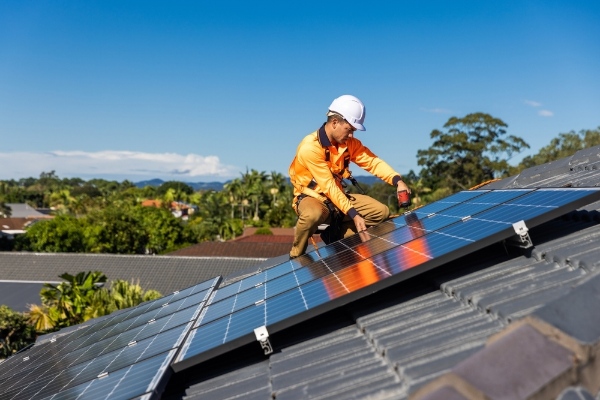 Beneficiile investitiei in panouri solare puse la dispozitie de Casa Instalatorului