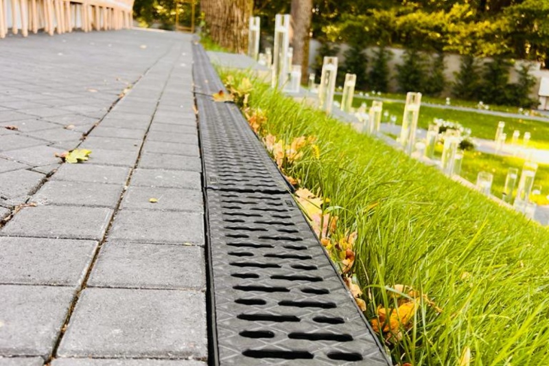 Cum instalezi rigola de drenaj pentru terasa ta: pasi simpli de urmat