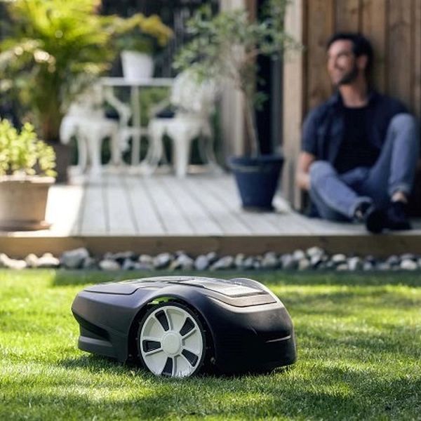 Robot tuns gazon
