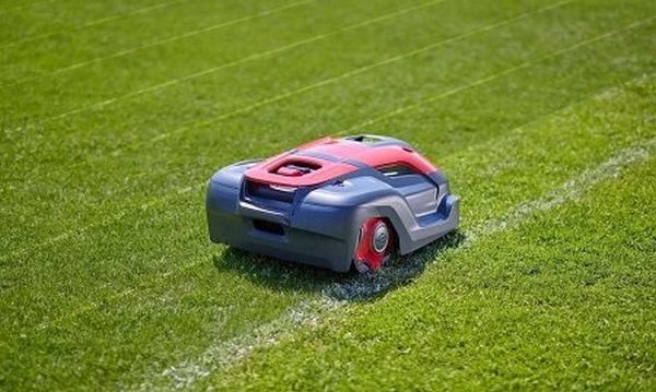 Robot tuns gazon