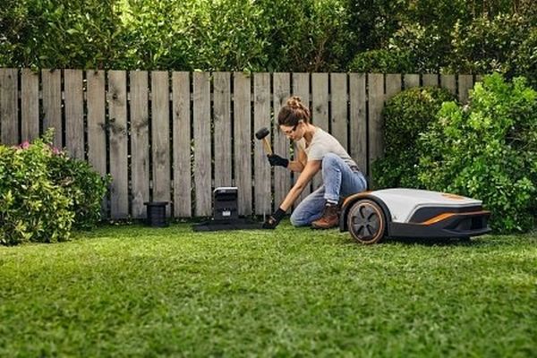 Robot tuns gazon