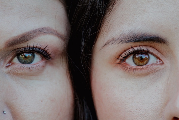 Cum iti poti schimba culoarea ochilor? 5 trucuri