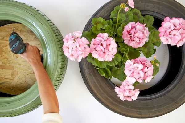 Jardiniere din anvelope uzate