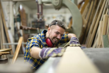 Atelier de tamplarie acasa: unelte esentiale pentru incepatori
