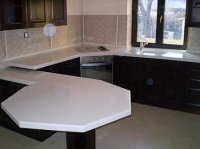 BLAT DE BUCATARIE SI INSULA DIN CORIAN BONE CU CHIUVETE CORP COMUN CU BLATUL - BLAT DE BUCATARIE SI INSULA DIN CORIAN BONE CU CHIUVETE CORP COMUN CU BLATUL